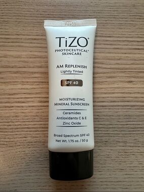 AM Replenish Lightly Tinted SPF 40 Moisturizing Mineral Sunscreen